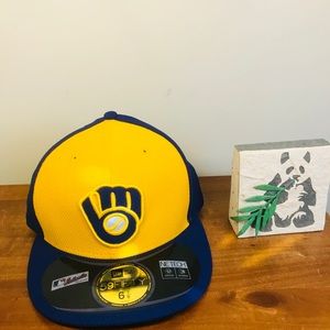 Milwaukee Brewers NWT New Era 6 7/8 hat